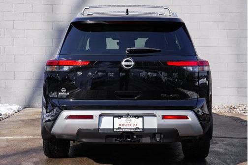 2023 Nissan Pathfinder SL 4WD