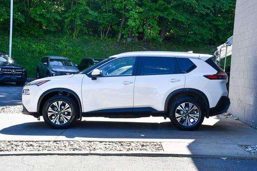 Pearl White Tricoat 2023 Nissan Rogue SV