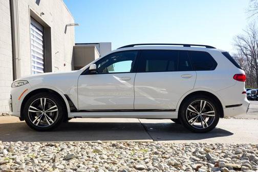 Alpine White 2022 BMW X7 xDrive40i