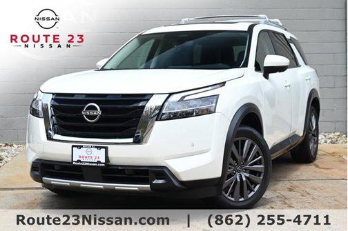 2023 Nissan Pathfinder SL 4WD