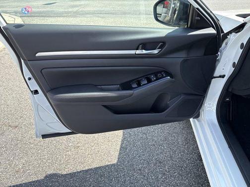 2025 Nissan Altima SR AWD