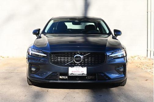 2024 Volvo S60 B5 Core Dark Theme