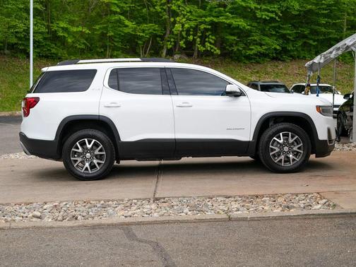 Summit White 2022 GMC Acadia AWD SLE