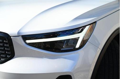 2024 Volvo XC40 B5 Plus Dark Theme