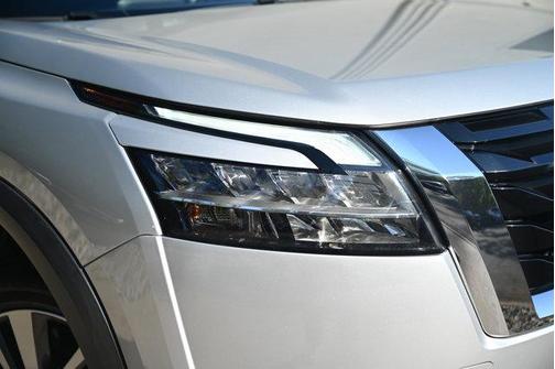 2022 Nissan Pathfinder SL 4WD