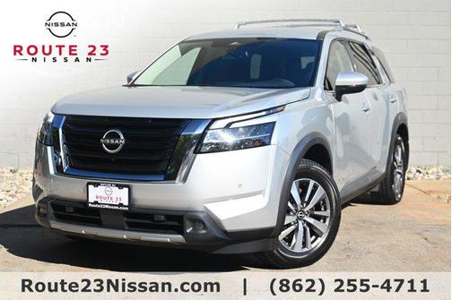 2022 Nissan Pathfinder SL 4WD