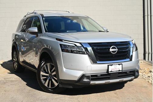 2022 Nissan Pathfinder SL 4WD