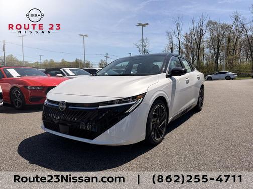 Aspen White Tricoat/Super Black 2026 Nissan Sentra SR