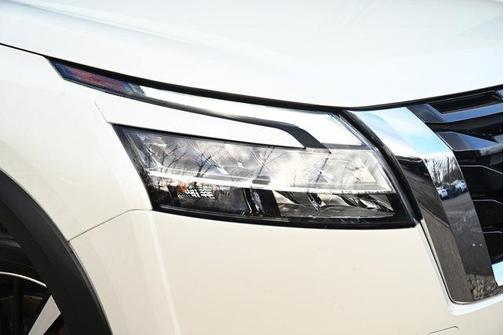 2023 Nissan Pathfinder Platinum 4WD