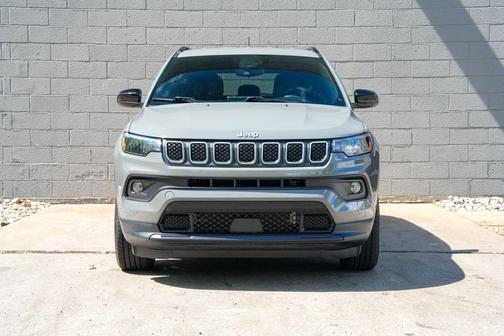 Sting-Gray Clearcoat 2024 Jeep Compass Latitude