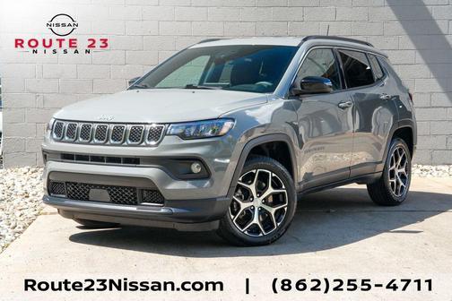 Sting-Gray Clearcoat 2024 Jeep Compass Latitude