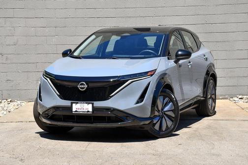 Boulder Gray Pearl/Black Diamond Pearl 2024 Nissan ARIYA ENGAGE+