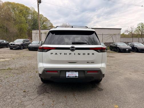 Everest White Pearl Tricoat 2026 Nissan Pathfinder SL