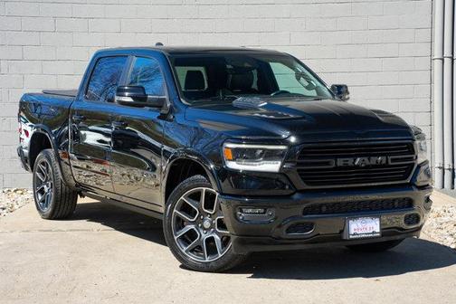 Diamond Black Crystal Pearlcoat 2019 RAM 1500 Laramie