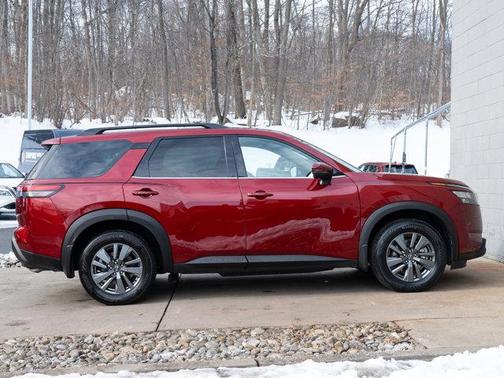 2024 Nissan Pathfinder SV 4WD