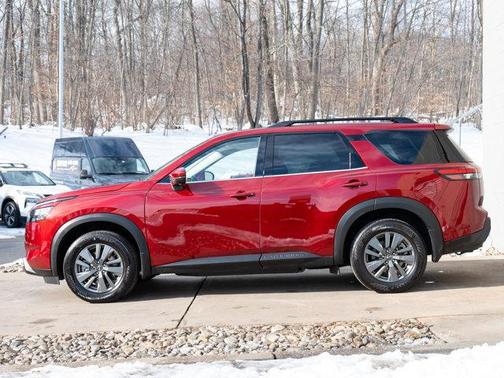 2024 Nissan Pathfinder SV 4WD