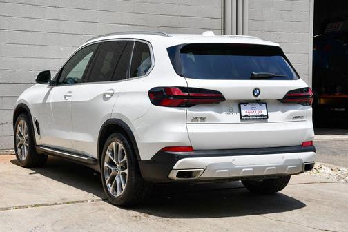 White 2024 BMW X5 xDrive40i