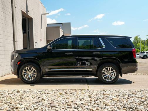 Onyx Black 2024 GMC Yukon SLT