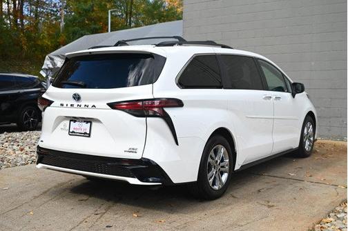 2022 Toyota Sienna XSE 7 Passenger