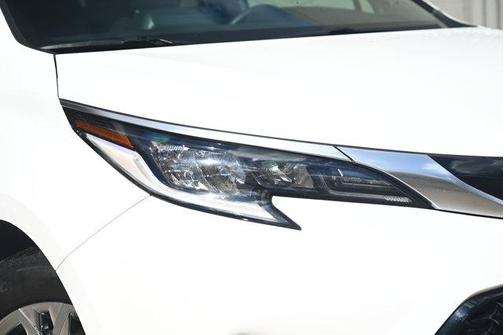 2022 Toyota Sienna XSE 7 Passenger