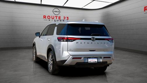 Brilliant Silver Metallic 2025 Nissan Pathfinder SL 4WD