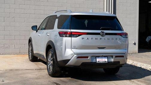 Brilliant Silver Metallic 2025 Nissan Pathfinder SL 4WD