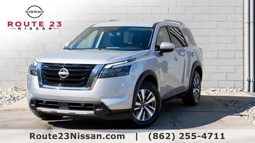 2025 Nissan Pathfinder SL 4WD