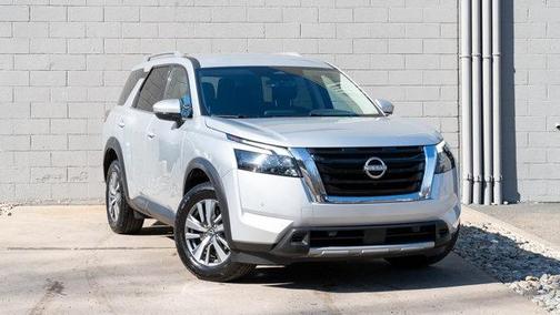 2025 Nissan Pathfinder SL 4WD