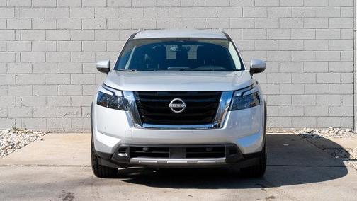 2025 Nissan Pathfinder SL 4WD