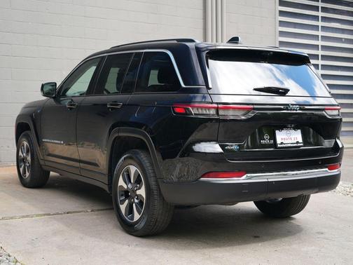 Diamond Black Crystal Pearlcoat 2023 Jeep Grand Cherokee 4xe Base