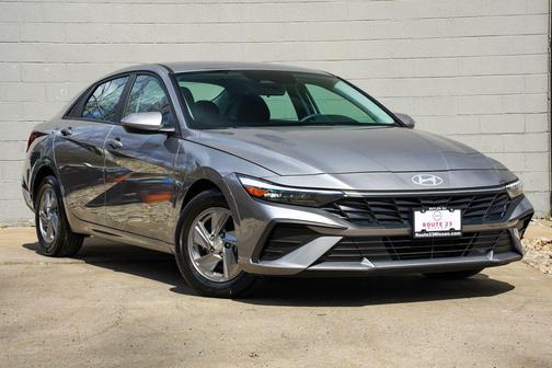 Fluid Metal 2025 Hyundai ELANTRA SE
