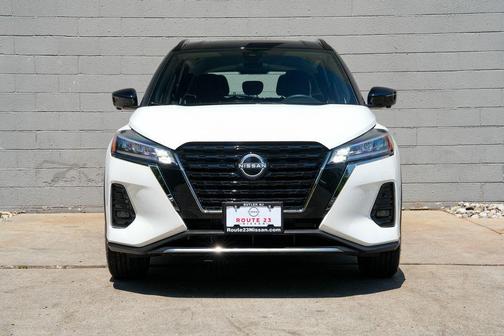 Super Black 2023 Nissan Kicks SR