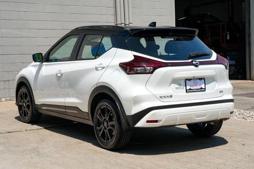 Super Black 2023 Nissan Kicks SR