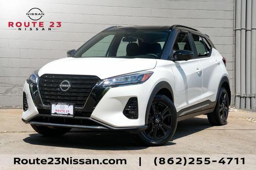 Super Black 2023 Nissan Kicks SR