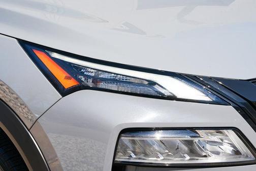 Boulder Gray Pearl/Super Black 2023 Nissan Rogue SV