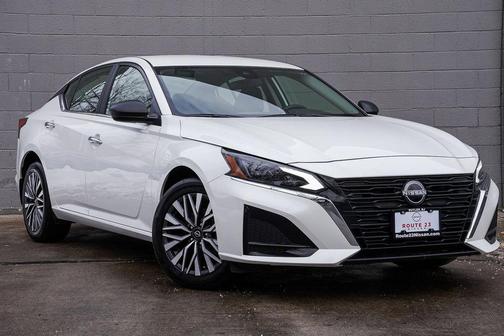 Pearl White Tricoat 2024 Nissan Altima 2.5 SV