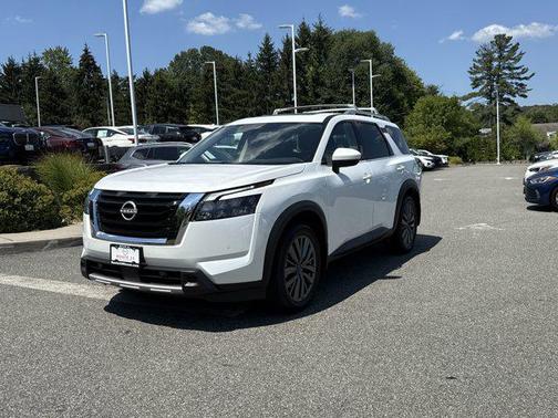 2025 Nissan Pathfinder SL 4WD