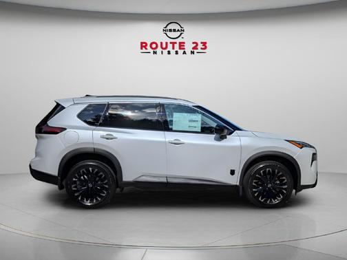 Everest White Pearl Tricoat 2026 Nissan Rogue Dark Armor