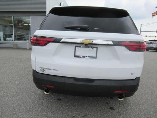 Summit White 2022 Chevrolet Traverse LT Cloth