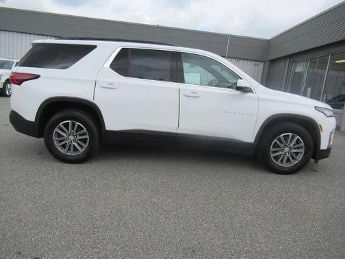 Summit White 2022 Chevrolet Traverse LT Cloth