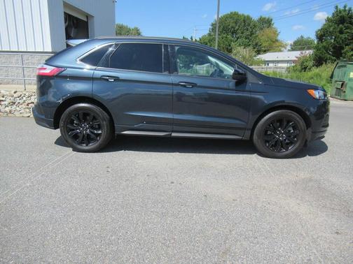 2022 Ford Edge SE