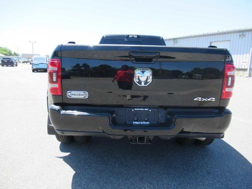 Diamond Black Crystal Pearlcoat 2023 RAM 3500 Longhorn