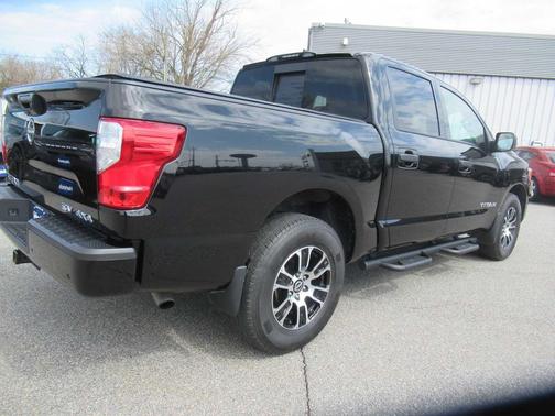 2023 Nissan Titan SV