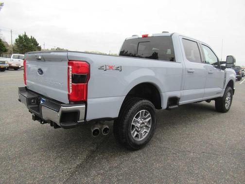 Glacier Gray Metallic Tri-Coat 2024 Ford F-250 Lariat