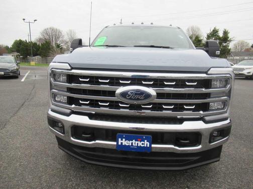 Glacier Gray Metallic Tri-Coat 2024 Ford F-250 Lariat