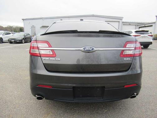 2018 Ford Taurus SEL