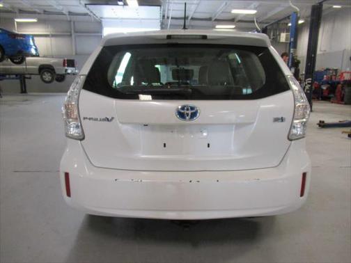 2014 Toyota Prius v Five