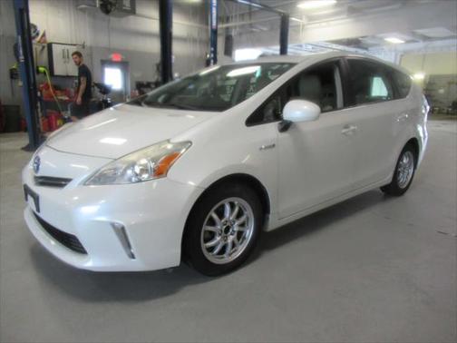 2014 Toyota Prius v Five
