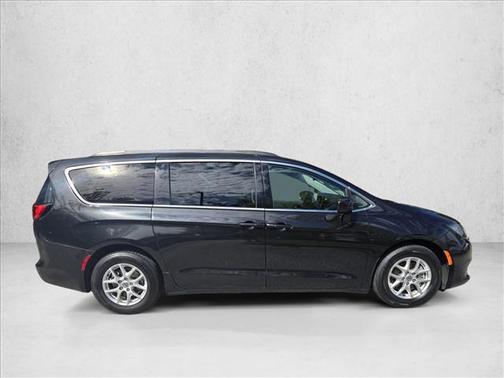 2021 Chrysler Voyager LXI