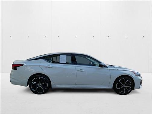 2023 Nissan Altima SR FWD